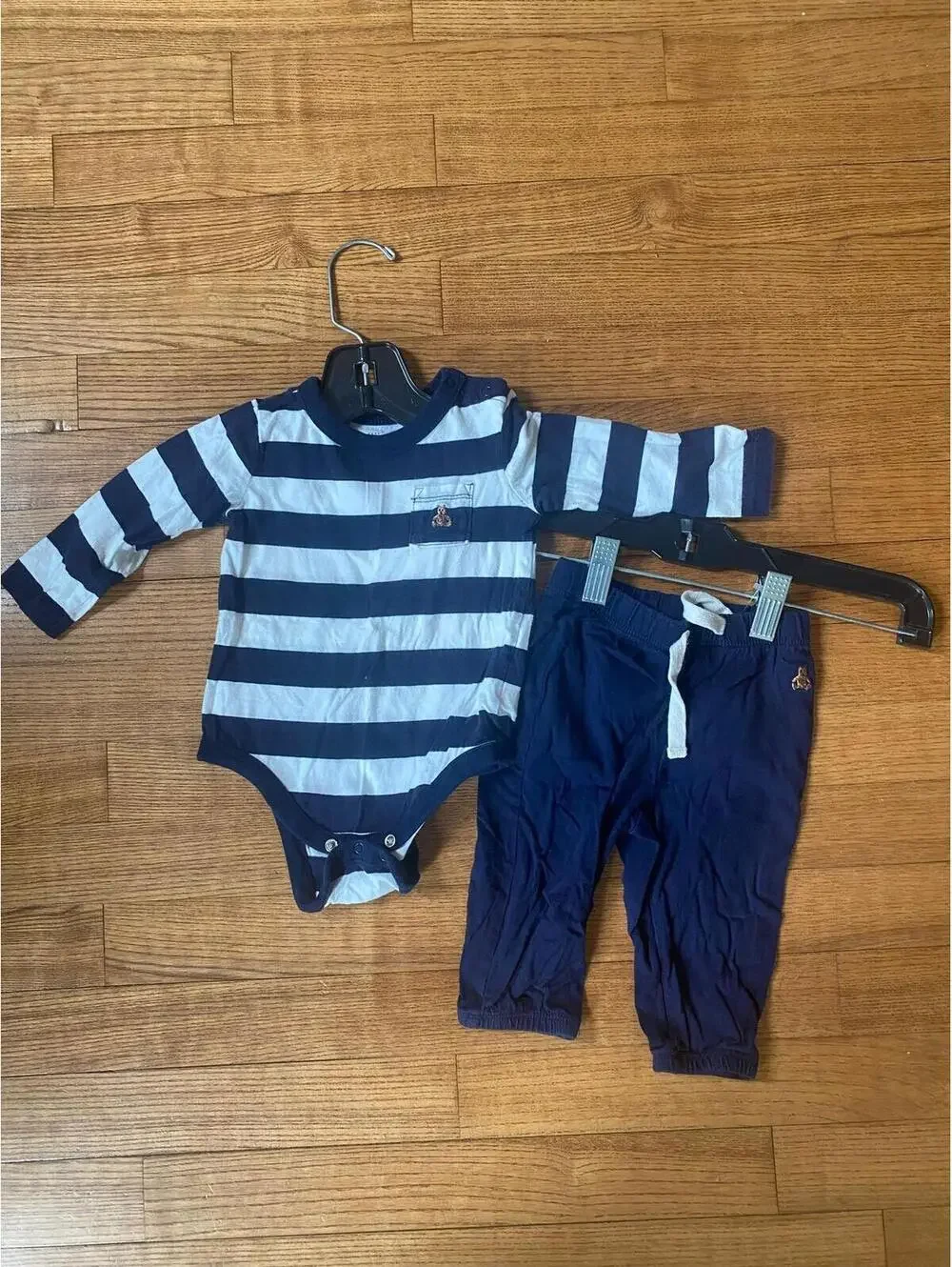 GUC Baby Gap navy blue stripes embroidered teddy bear blue 6-12 months set
